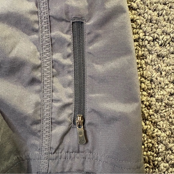 Lululemon Women’s Running Shorts Gray Size 6 Zipper Pocket - Picture 5 of 9